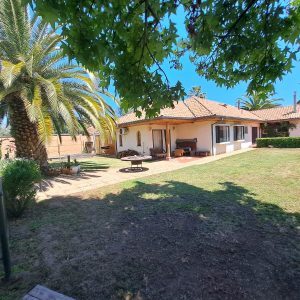 Arriendo Gran casa en Barrio Colonial de Machali con piscina
