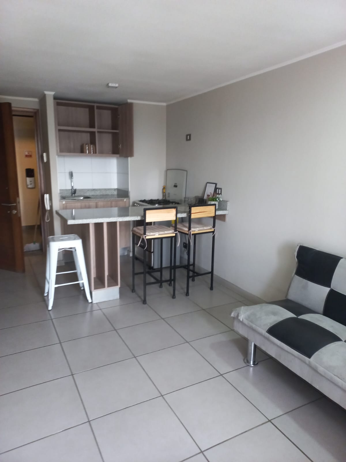 Arriendo Departamento 1D+1B + Estacionamiento Edificio Keep Koke.